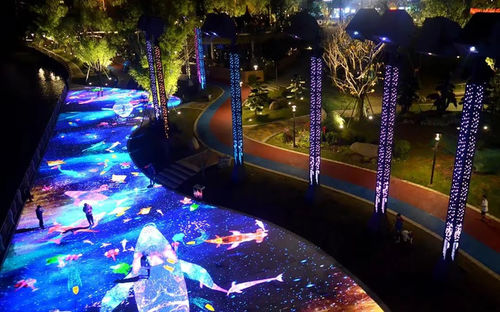 ultime notizie aziendali su Case Collection. Luce e cortina d'acqua, tour notturno scioccante.