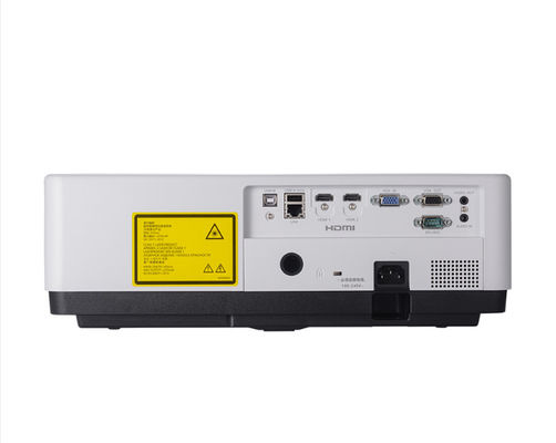 Proiettore LCD WXGA da 7000 lumen per grandi ambienti che supporta flessibilità di installazione a 360 gradi
