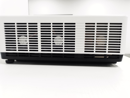 FLYIN 4K Laser 3LCD 7000 Ansi Lumens Projector 3840*2160 Grandi attrezzature di presentazione per esterni