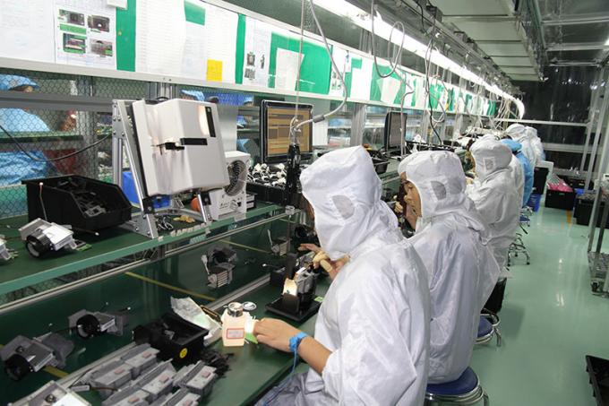 Flyin 2025 Proiettore laser 3LCD 4K professionale 7200 Ansi Lumens Ultra Hd 3840x2160 Alta luminosit&agrave; Per l'educazione aziendale Grandi locali Saloni da banchetto Sceneggi 9