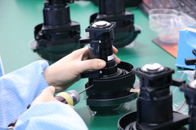 Flyin 2025 Proiettore laser 3LCD 4K professionale 7200 Ansi Lumens Ultra Hd 3840x2160 Alta luminosit&agrave; Per l'educazione aziendale Grandi locali Saloni da banchetto Sceneggi 12